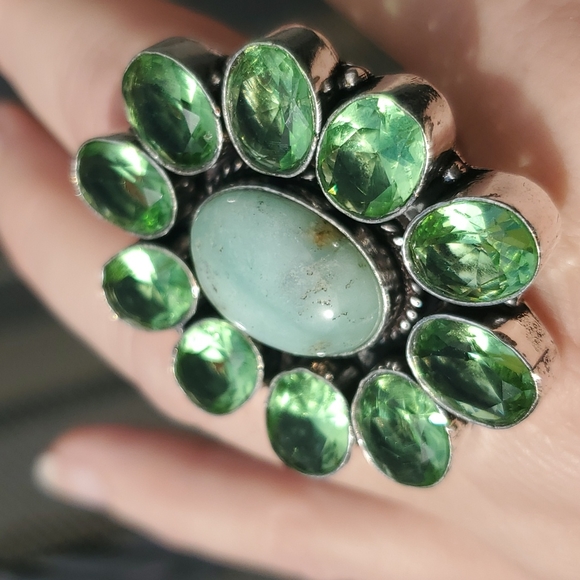 New Oversized Chrysoprase and Tsavorite 925 Silver Statement Ring. - Picture 6 of 14